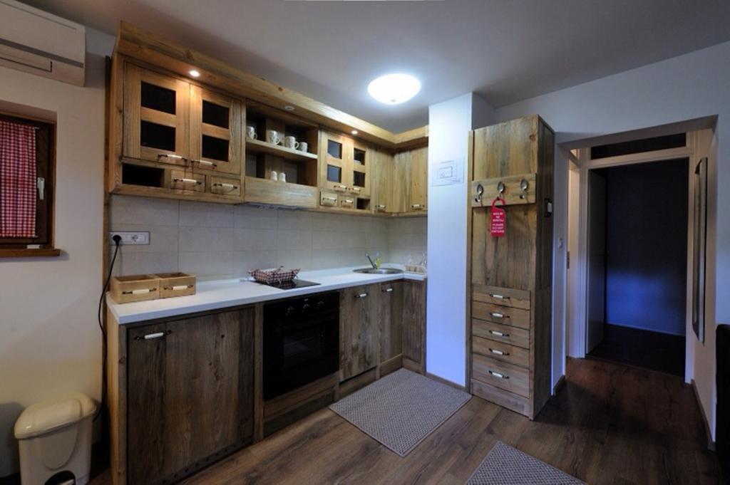 Apartment Drvena Kuca Mreznica Gornji Zvecaj Phòng bức ảnh