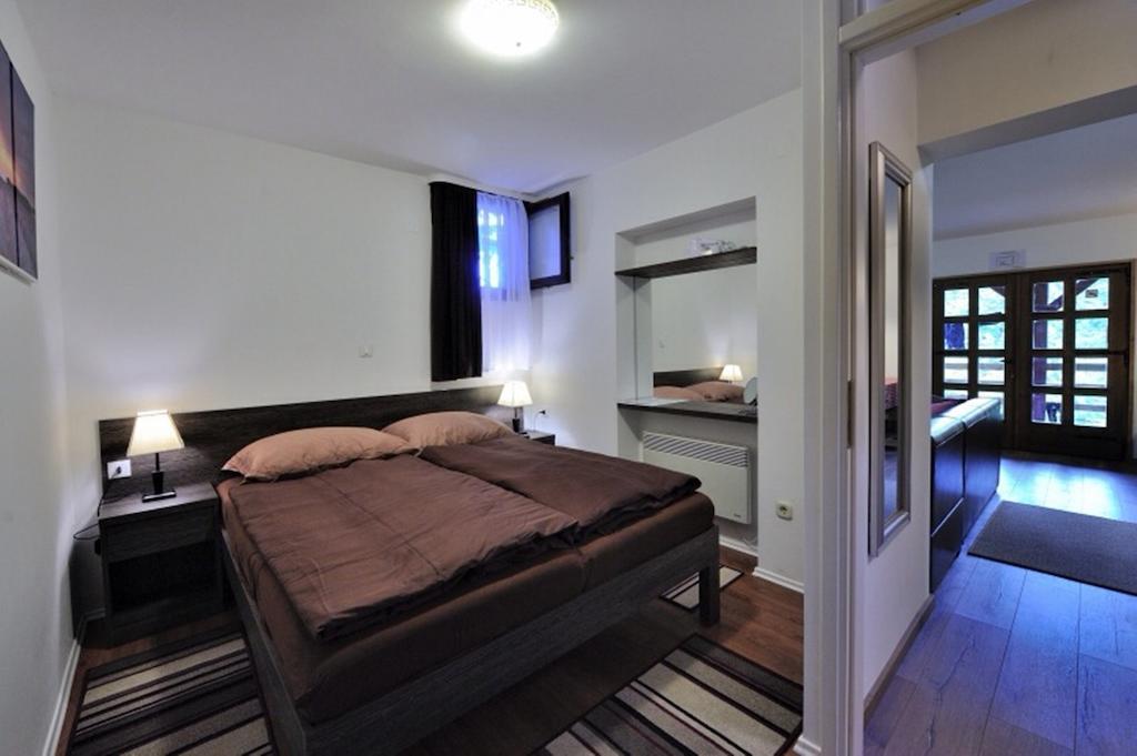 Apartment Drvena Kuca Mreznica Gornji Zvecaj Phòng bức ảnh