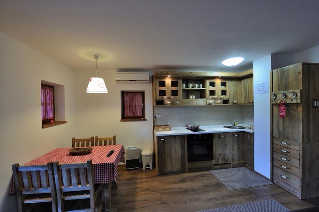 Apartment Drvena Kuca Mreznica Gornji Zvecaj Phòng bức ảnh